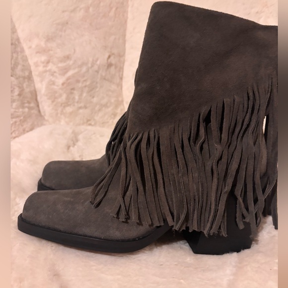 Steve Madden Pia Fringe Suede Ankle Boots - Gray Brand New - Picture 2 of 4